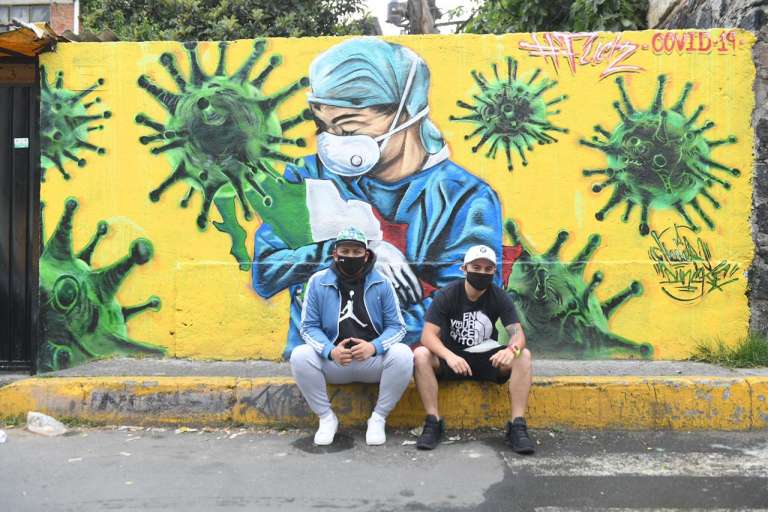 ¡Respeto! Grafiteros rinden homenaje a médicos y enfermeras que luchan contra el Covid-19 (Ciudad de México)