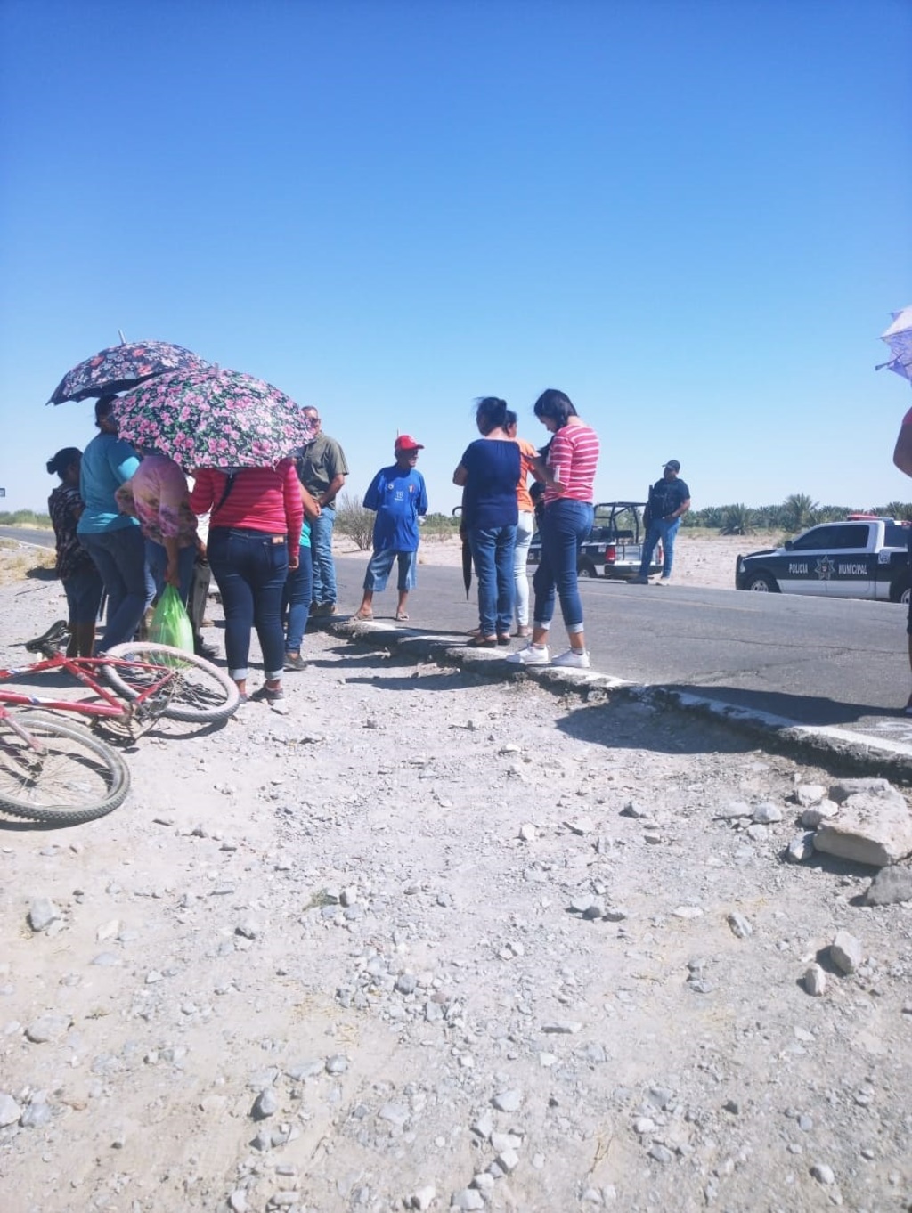 Bloquean carretera por la falta de agua potable en Viesca (Coahuila)