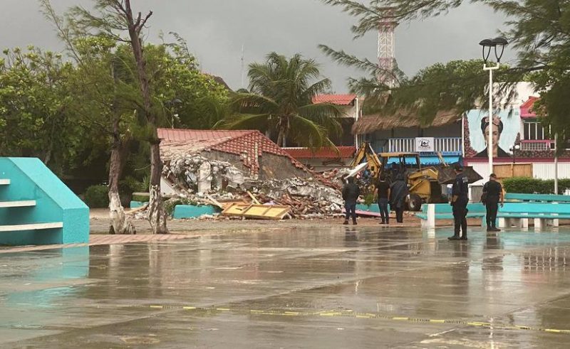 Madrugan a habitantes de Puerto Morelos: Inicia demolición del casco antiguo