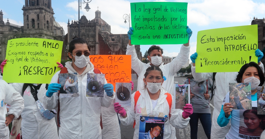 Familiares de desaparecidos protestan en Palacio Nacional; exigen aumento al presupuesto de la CEAV