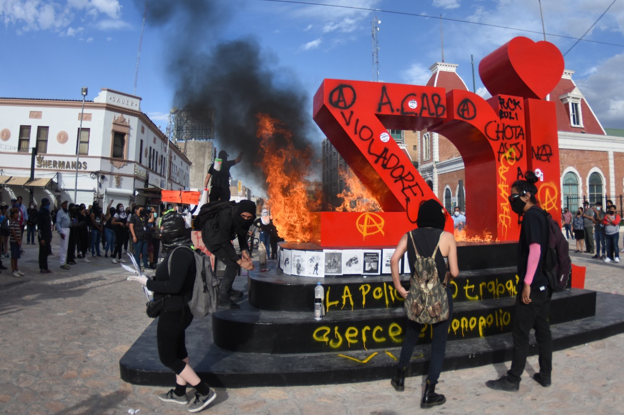 ‘La chota no nos cuida, mata’, el grito de protesta contra la violencia policiaca (Ciudad Juárez)