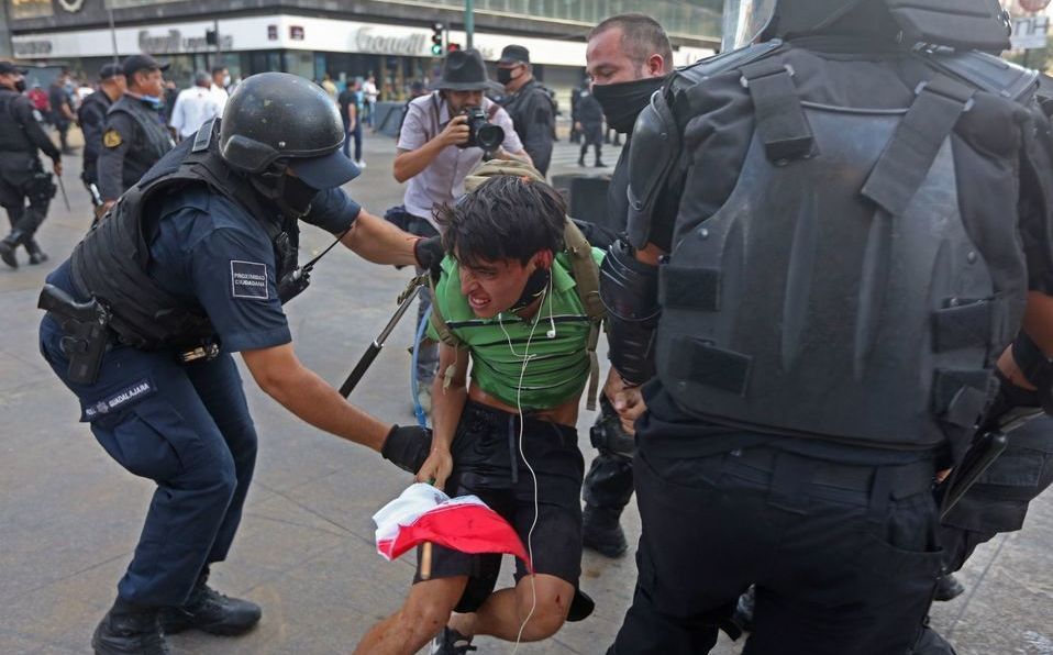 Acusan falta de atención médica y legal para detenido en protesta por Giovanni (Jalisco)