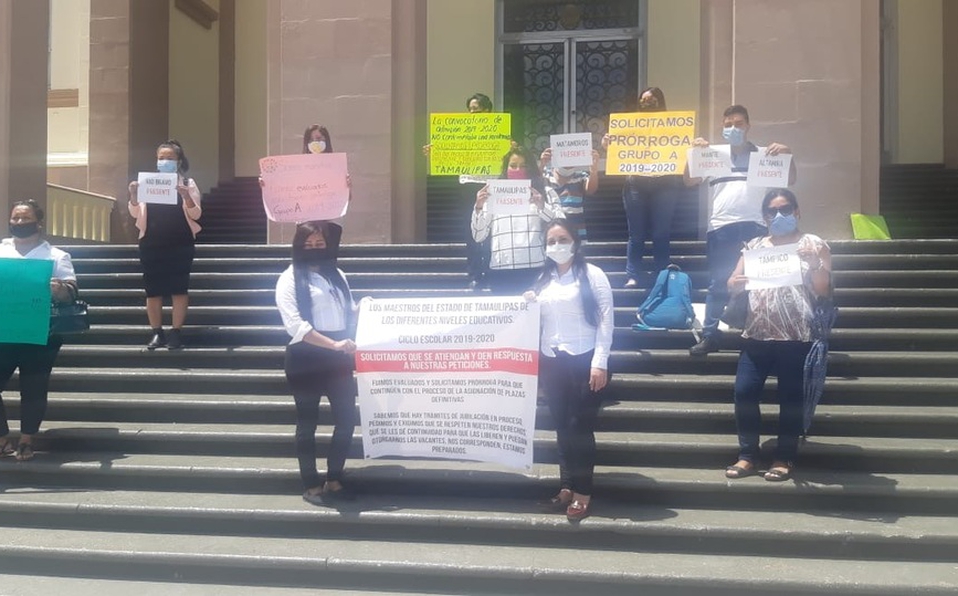 En Tamaulipas maestros protestan y exigen plazas