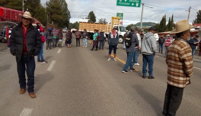 Consejo Supremo Indígena bloquea carreteras ante visita al estado de AMLO (Michoacán)