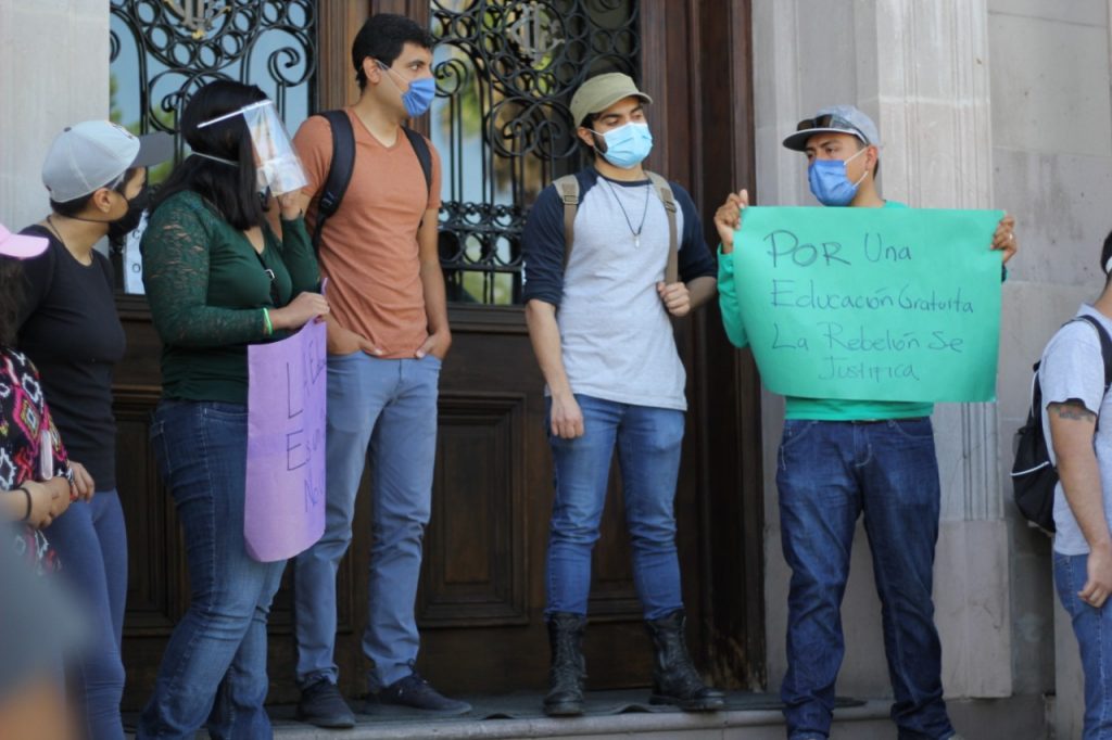 Amenazan a estudiantes de la UACh por exigir reducción de colegiatura (Chihuahua)