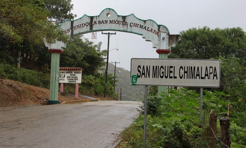 Entregan en Semarnat documento donde zoques rechazan empresa minera canadiense (Oaxaca)