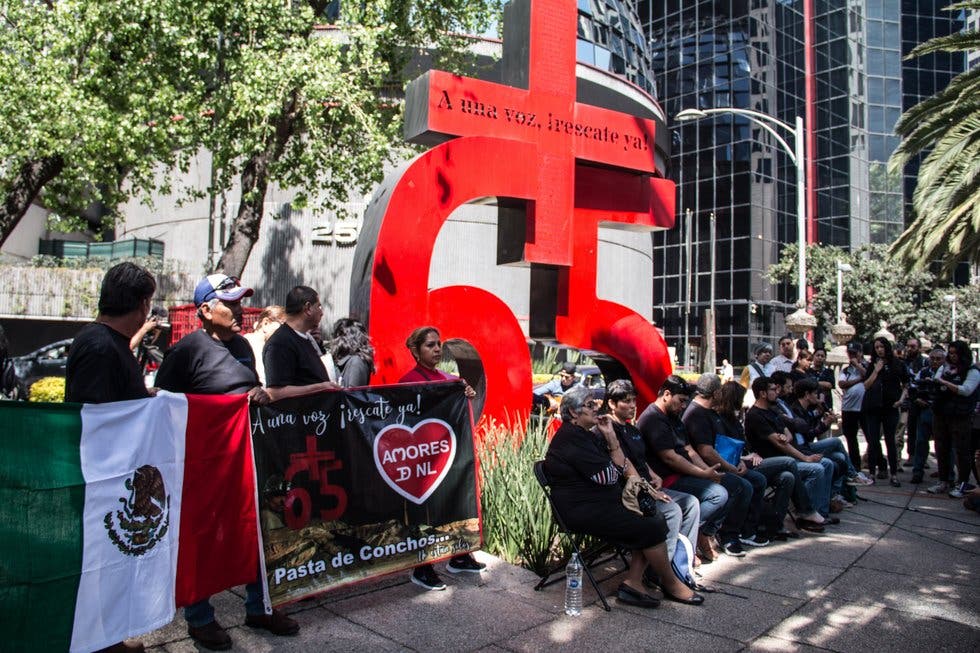 Familiares de mineros de Pasta de Conchos, Coahuila rechazan monumento; quieren sus restos