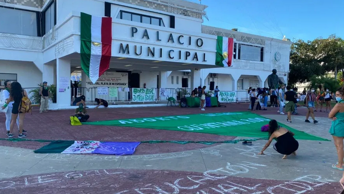 “Aborto legal, justicia social”: Feministas de Playa se suman a manifestaciones a favor de la interrupción legal del embarazo para QR