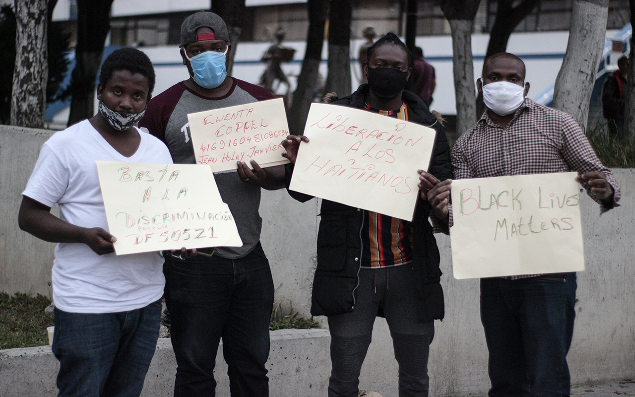 Dos haitianos que enviaban dinero a sus familias fueron detenidos por la policía; acusan racismo (Ciudad de México)