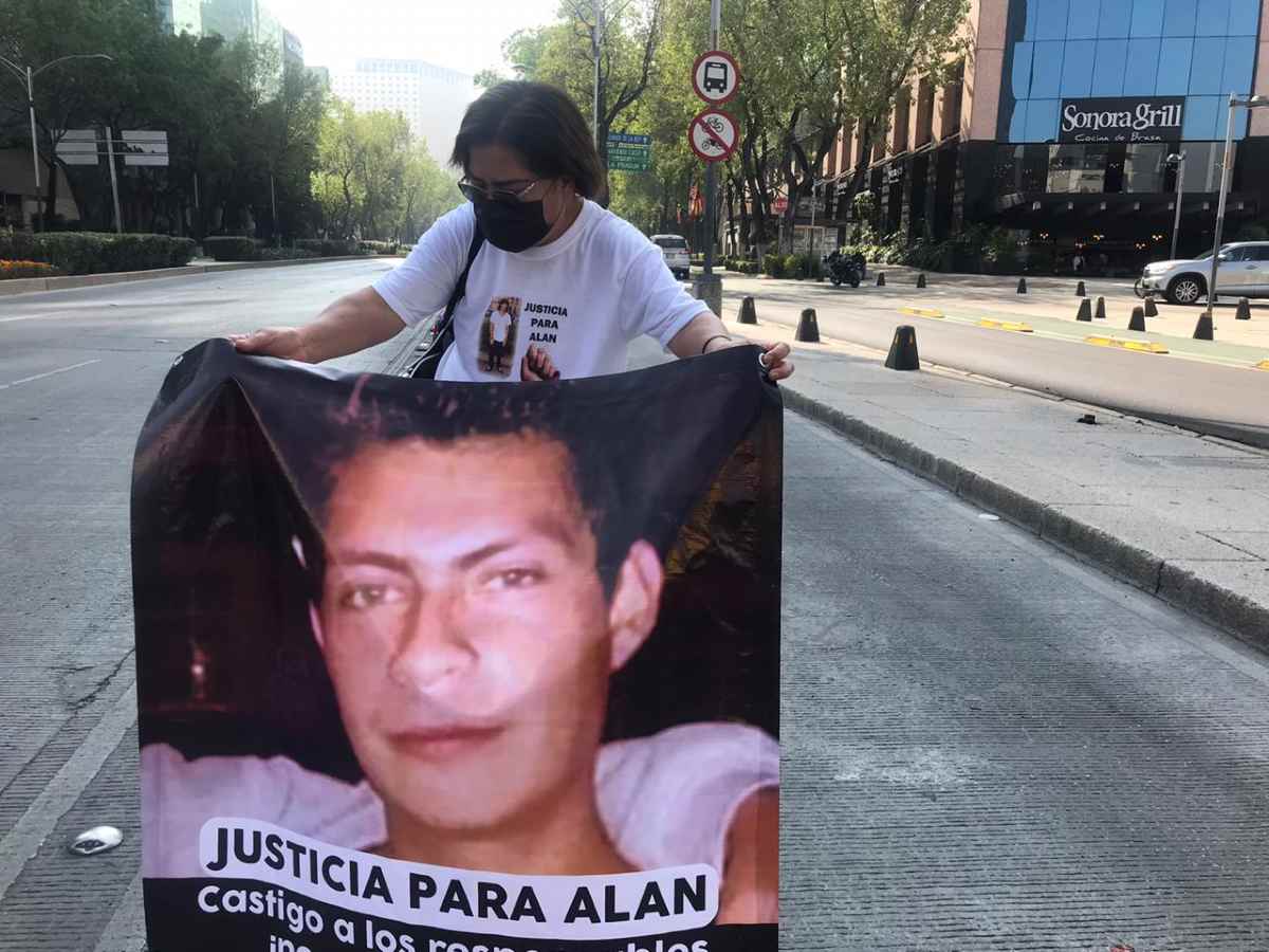 Protestan en Reforma familias de víctimas de violencia en San Luis Potosí