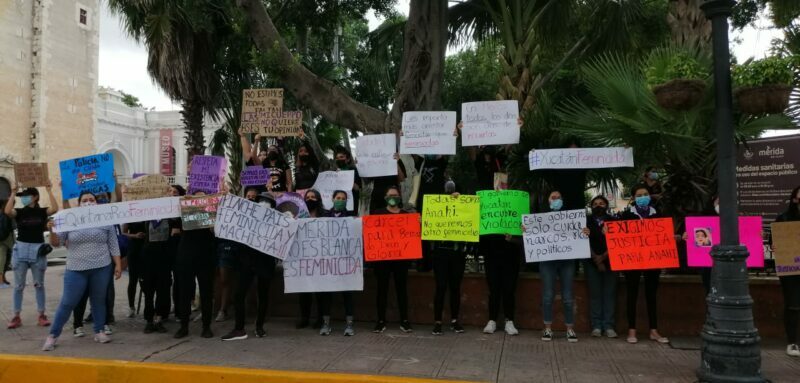 Yucatecas se manifiestan por la represión policial ocurrida en Cancún