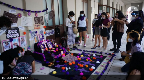 Colocan altar para las víctimas de feminicidio en Yucatán