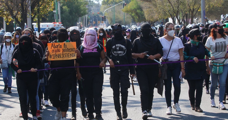 CDMX despliega 1,000 policías para protesta de 30 mujeres contra el acoso en IPN