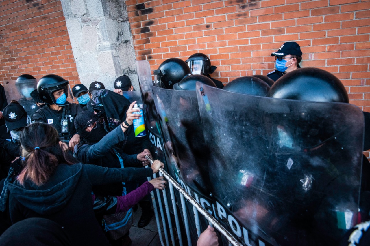 Despliegan fuerte operativo ante marcha contra feminicidios (Estado de México)