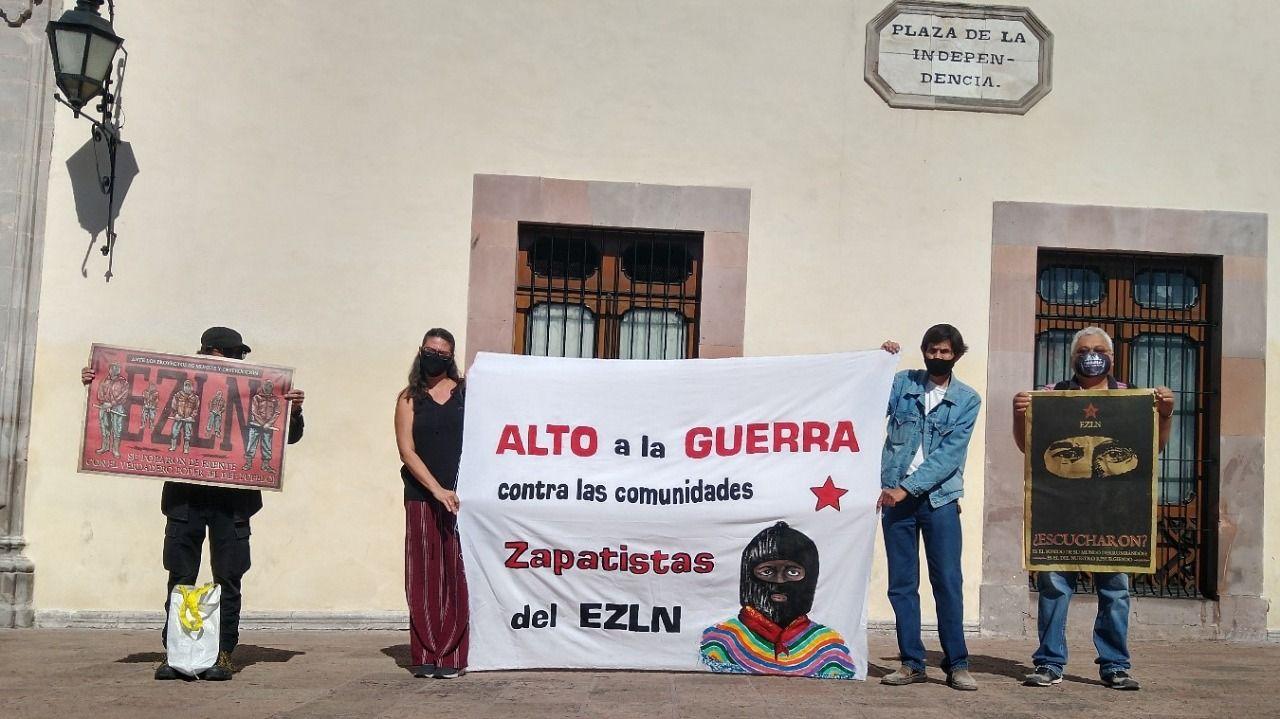 Acción en Querétaro en repudio a los ataques paramilitares en contra de comunidades zapatistas.