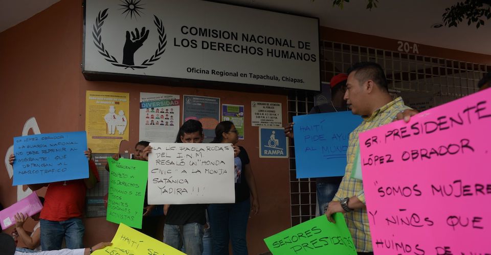 CNDH pide a visitadora dar ‘explicaciones’ por agresiones a migrantes