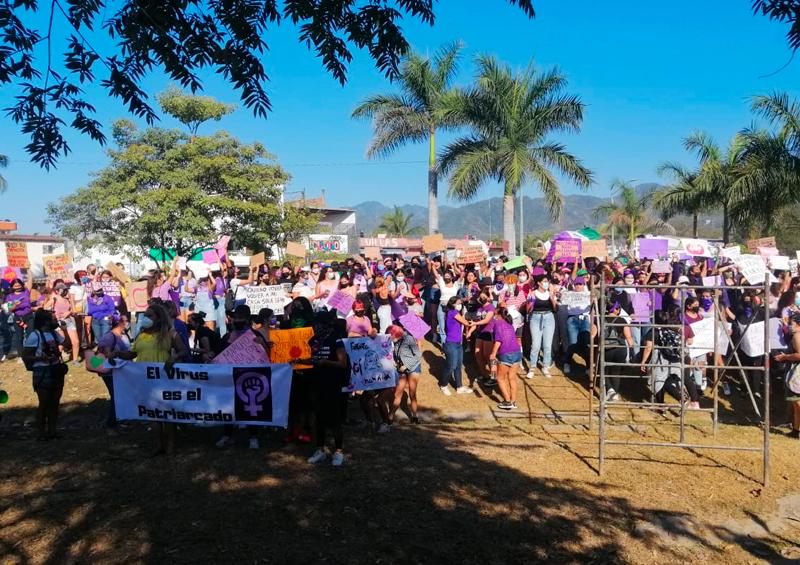 También las mujeres de Puerto Vallarta alzan la voz el 8 de marzo (Jalisco)