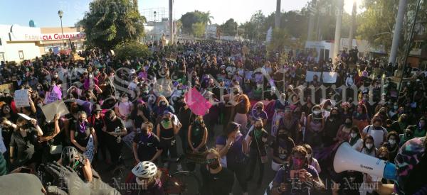 Se manifiestan feministas en Tepic en el Día Internacional de la Mujer (Nayarit)