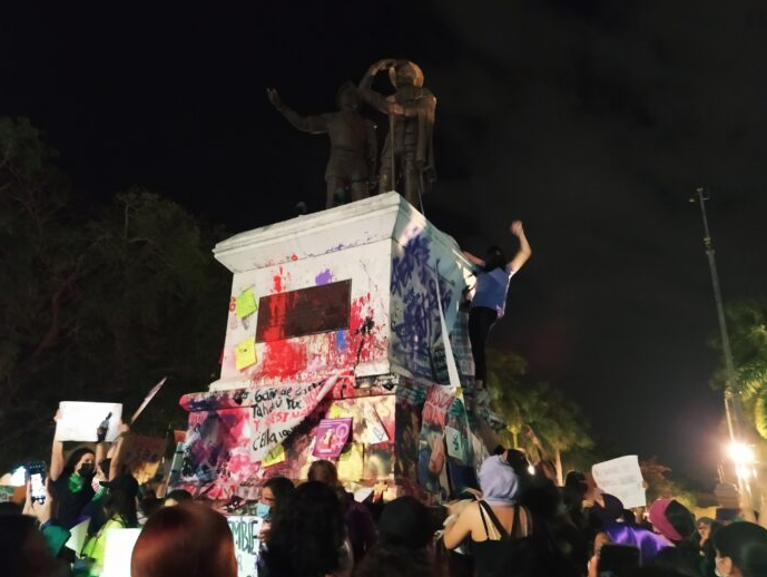 “Mi exnovio me quiso cortar el cuello”: Marcharon en Yucatán cientos de mujeres sobrevivientes de la violencia machista