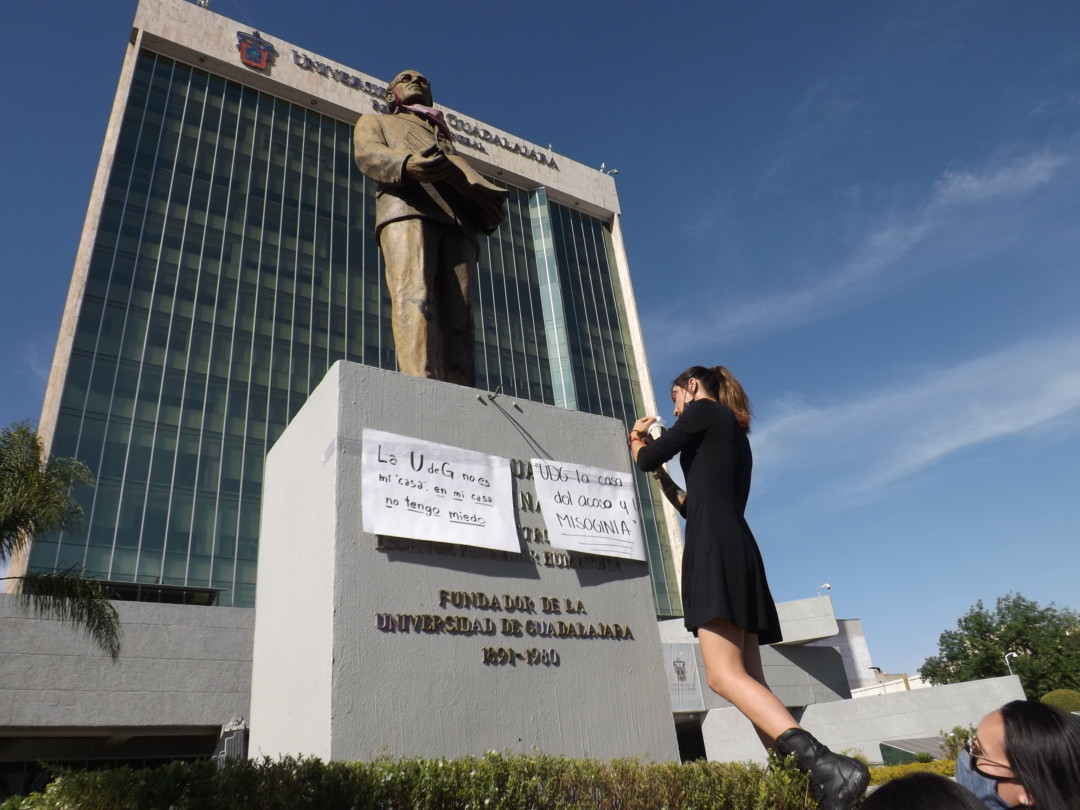 ‘’A la universidad voy a estudiar, no a cuidarme’’: reclaman estudiantes y colectivas feministas de la Universidad de Guadalajara (Jalisco)