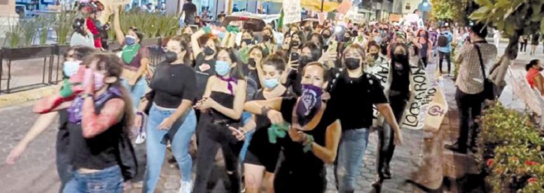 Protestan grupos de feministas en Manzanillo (Colima)