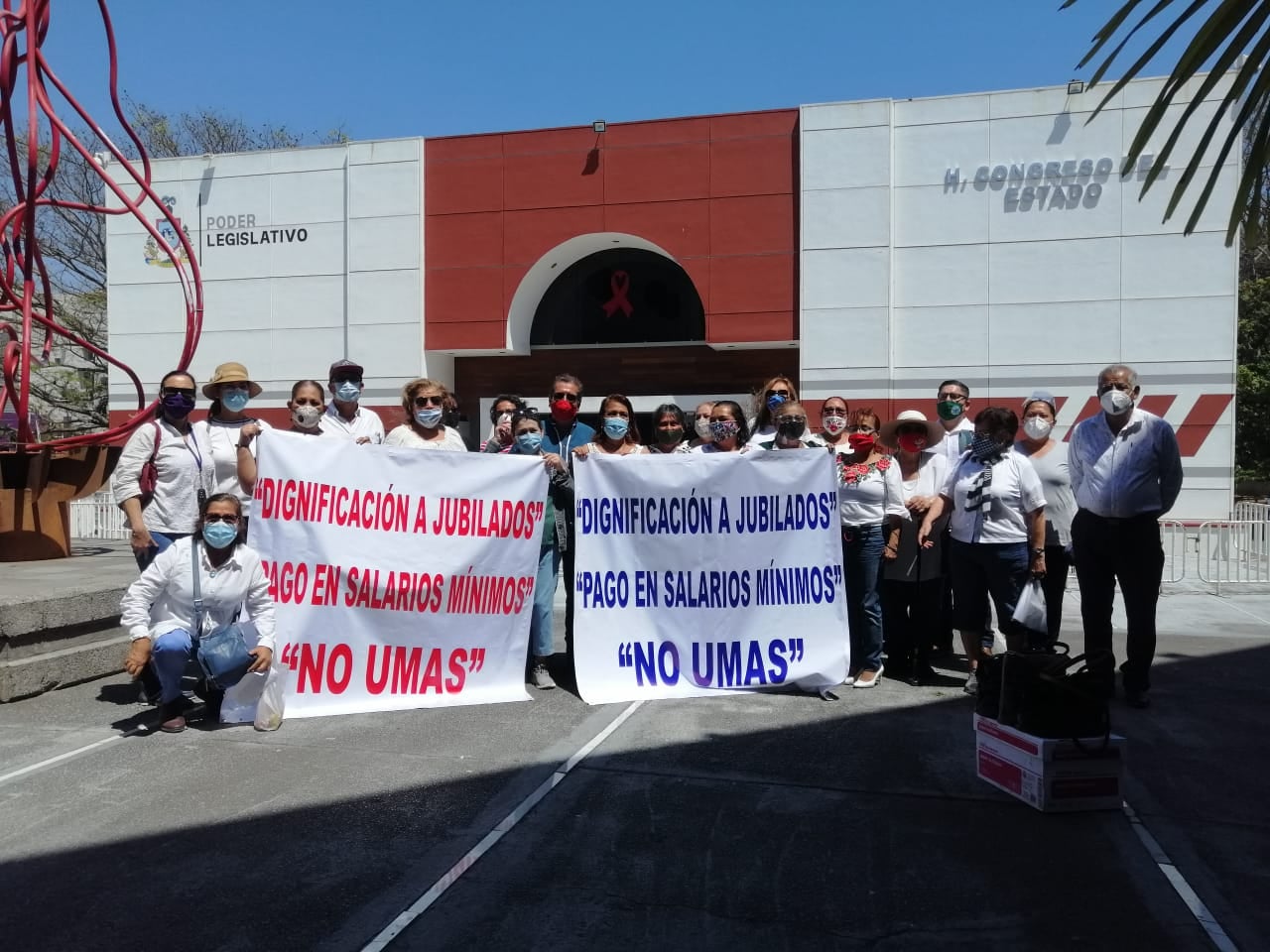 Diversificarán jubilados lucha para lograr pago de pensiones en salarios mínimos (Colima)