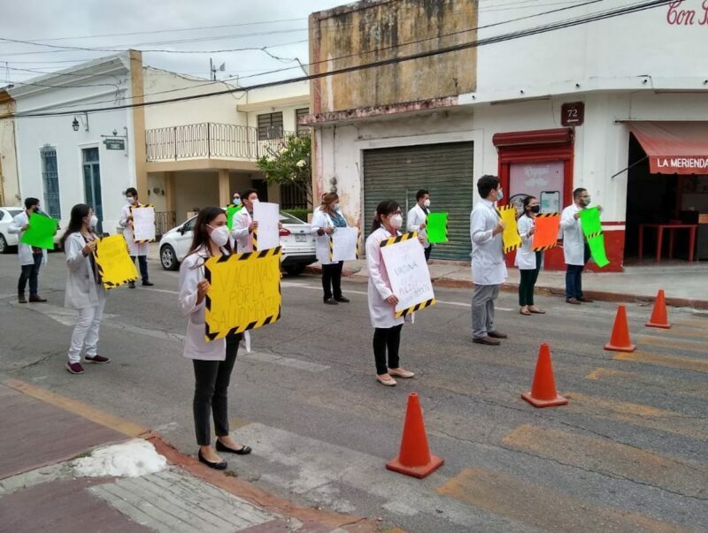 Personal del Psiquiátrico protesta para recibir vacunas (Yucatán)