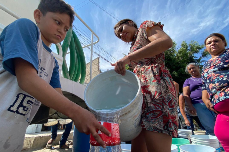 Vecinos de Lomas de Tabachines y Agua Fría ya presentan problemas de salud como diarrea y temperatura por falta de agua en Zapopan, varias colonias más afectadas (Jalisco)