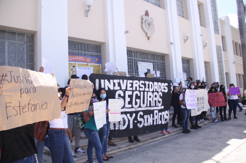 Estudiantes respaldan a Estefanía y exigen a la UADY espacios sin violencia (Yucatán)