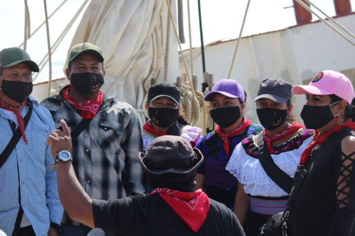 Subcomandante Moisés: Niñas y niños zapatistas de las delegaciones “van a jugar, van a pintar, como el cayuco que se está mandando y que ellos pintaron”