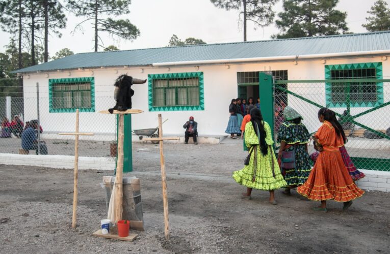 Bowe Najativo: abre taller de costura rarámuri en resistencia (Chihuahua)