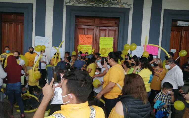 Con marcha exigen a ISSSTE en Nayarit medicamentos para enfermos de cáncer