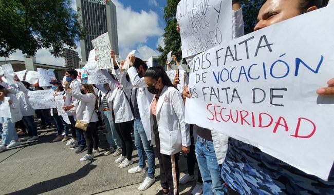 Estudiantes de medicina protestan por asesinato de Luis Fernando (Jalisco)