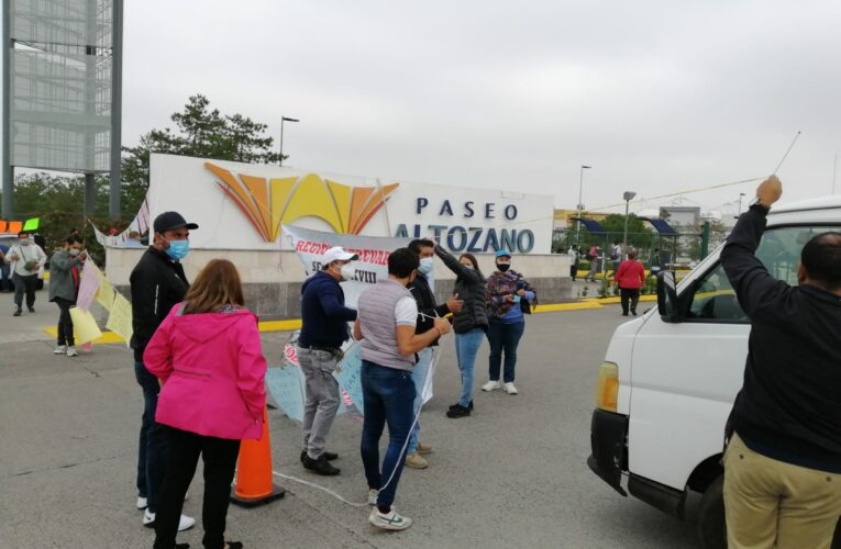 Bloquea CNTE plaza Altozano en protesta por sus salarios atrasados  (Michoacán)