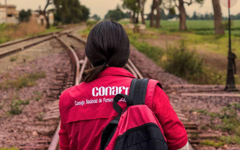 Voluntarios del Conafe en el Edomex se van a paro laboral