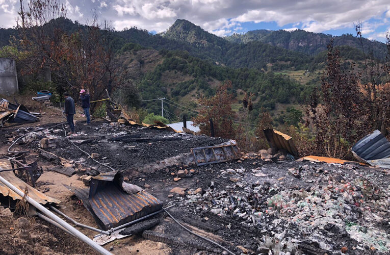 Territorios, últimas “Por defender nuestro bosque nos quemaron nuestras casas”: habitantes de Atatlahuca, Oaxaca