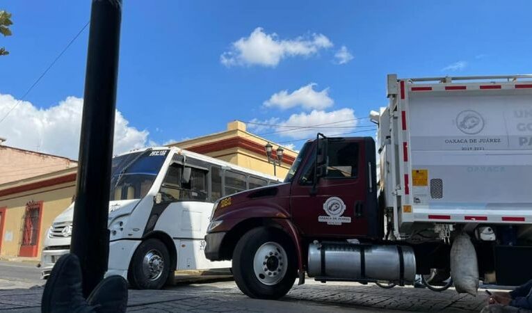 Trabajadores vuelven a paralizar Oaxaca para reclamar su aguinaldo