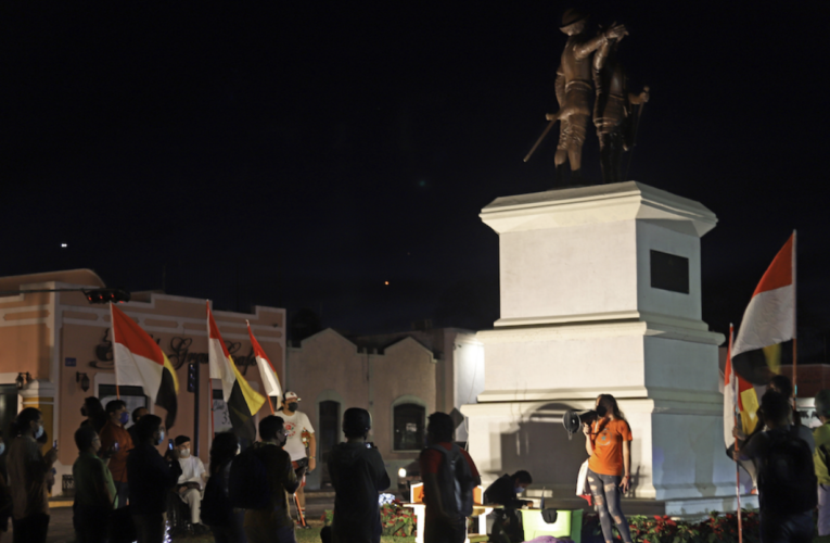 Mayas exigen que la estatua a Los Montejo sea retirada por racista (Yucatán)