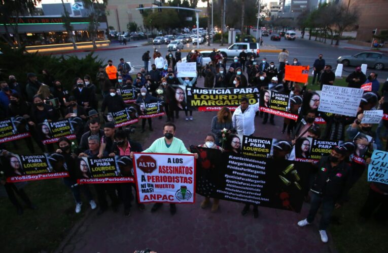 Periodistas marchan y exigen justicia para Lourdes y Margarito (Baja California)