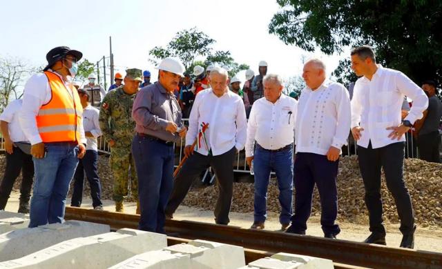 Gira de AMLO por el Istmo fue sellada con protestas (Oaxaca)