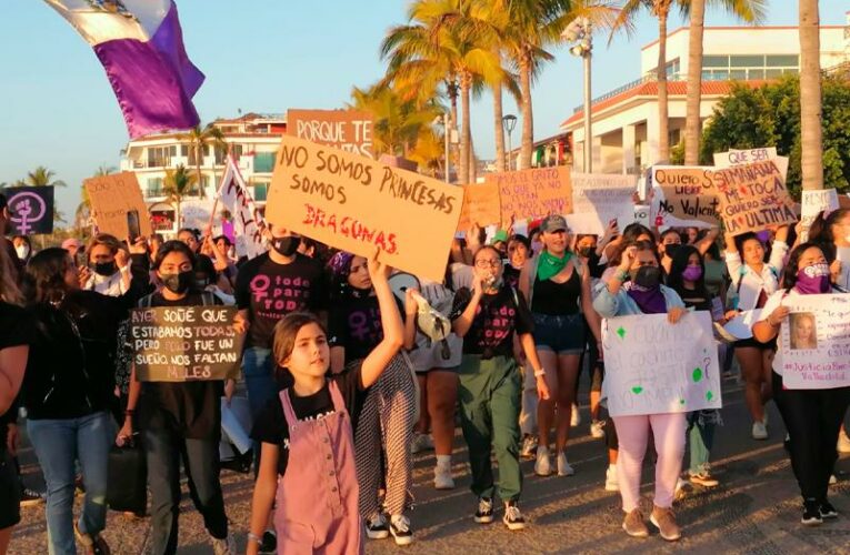 Marchan mujeres de Vallarta para exigir respeto y seguridad (Jalisco)