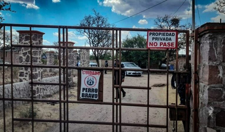 Colectivos hallan 18 cuerpos en fosa clandestina de Guanajuato