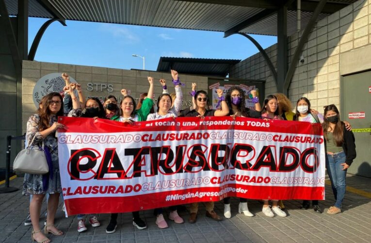 Las paritaristas clausuran simbólicamente Secretaría del Trabajo en Jalisco y exigen inhabilitación de su titular señalado de hostigamiento sexual y laboral (Jalisco)