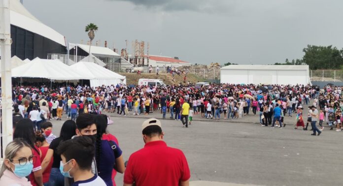 Denuncian pésima organización para aplicar la vacuna COVID en Tepic (Nayarit)