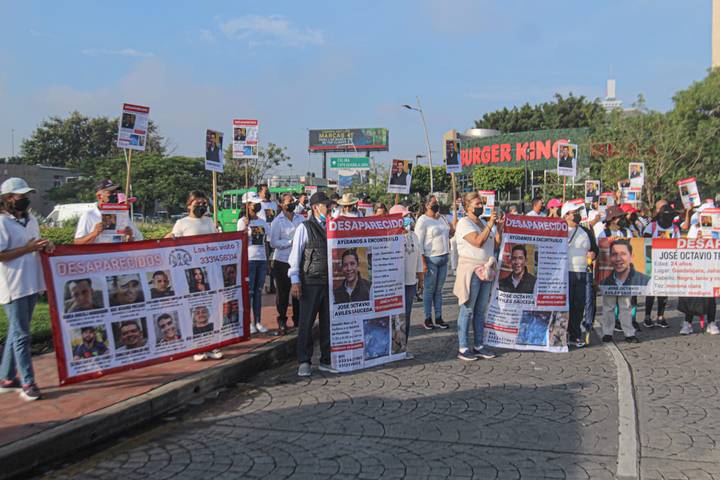 “Vivo se lo llevaron, vivo lo queremos”, familiares y amigos de José Octavio lucharán hasta encontrarlo; se incrementan manifestaciones [enlaces a información] (Jalisco)