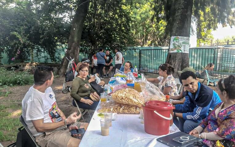 Parque San Rafael: Con picnic, vecinos mantienen su lucha contra obras, pese a intimidación se mantendrán hasta el final (Jalisco)