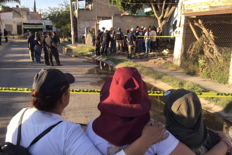 Jóvenes Buscadores acusan a autoridades de no concluir extracción de cuerpos en fosas (Jalisco)