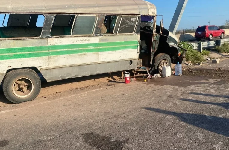 En camiones chatarra se trasladan jornaleros a campos en Sinaloa