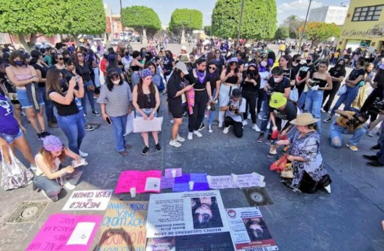 Marchan en Guanajuato contra violencia y feminicidios