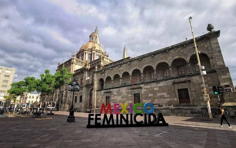 El Centro de Guadalajara fue Intervenido con la Leyenda #VisitaMéxicoFeminicida (Jalisco)